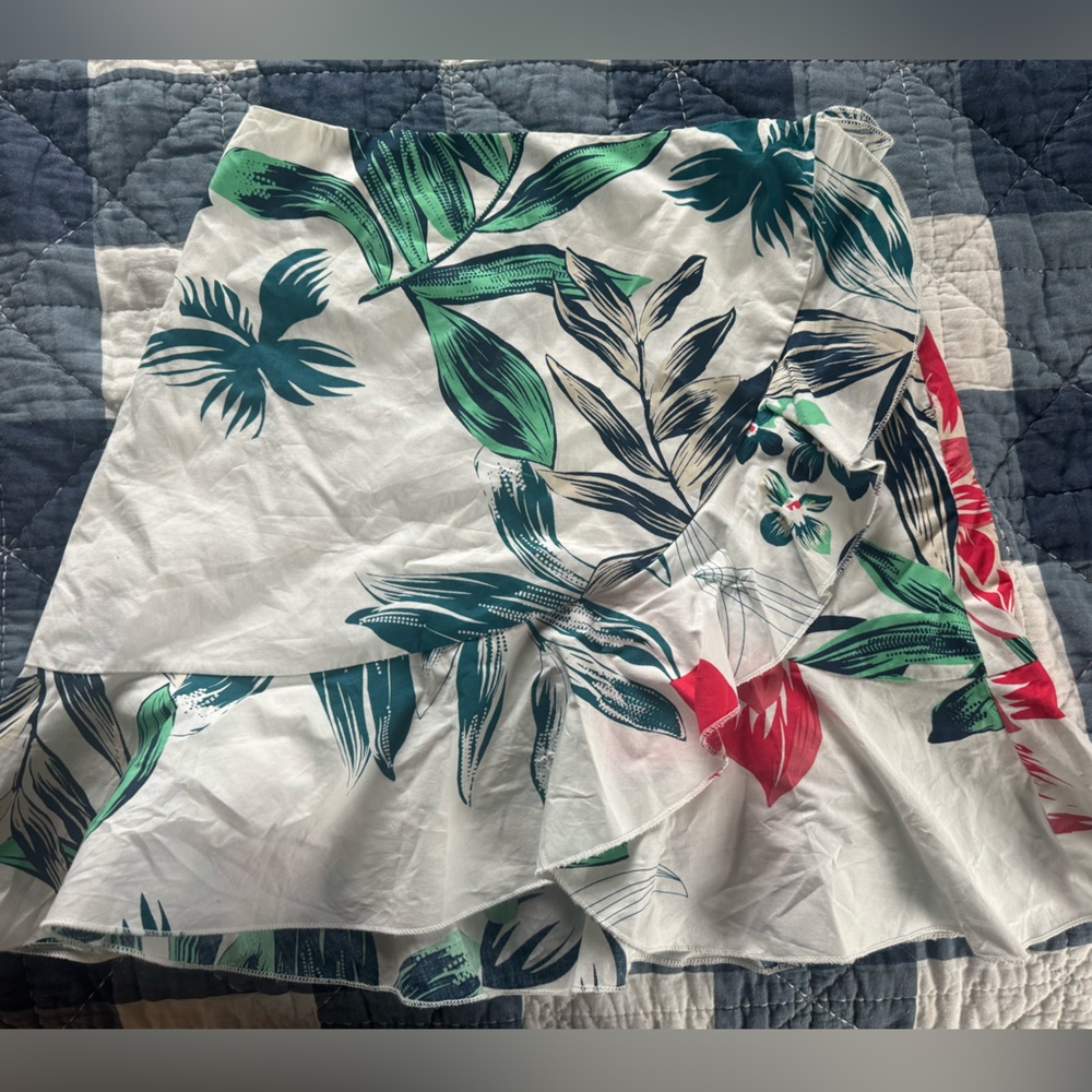 BLOOMINGDALES AQUA FLORAL SKIRT NWT